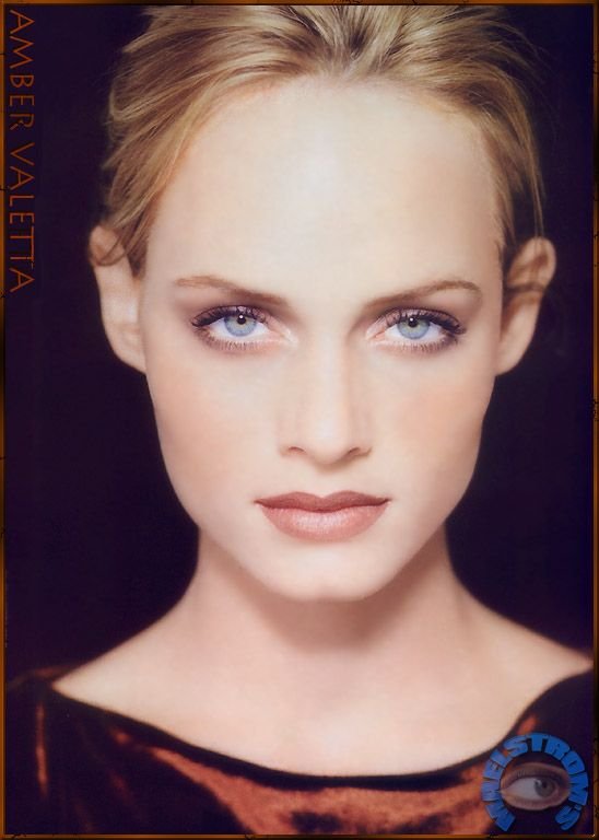 Fonds d'cran Clbrits Femme Amber Valletta 