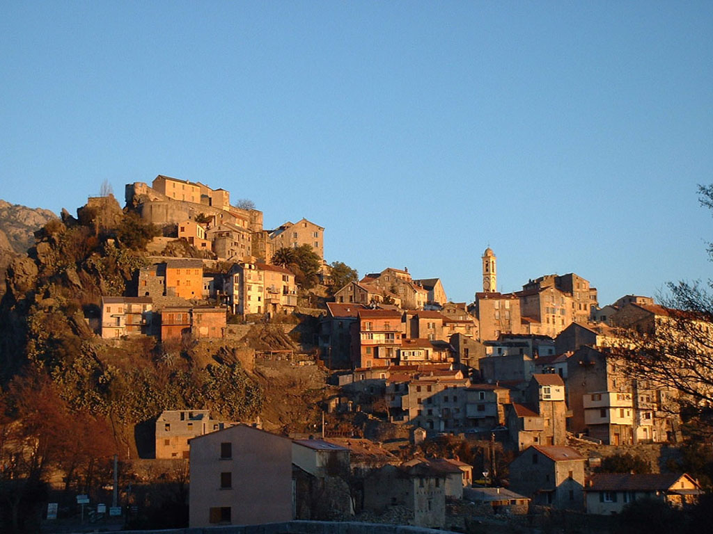 Fonds d'cran Voyages : Europe France > Corse Corte, un matin d'hiver.