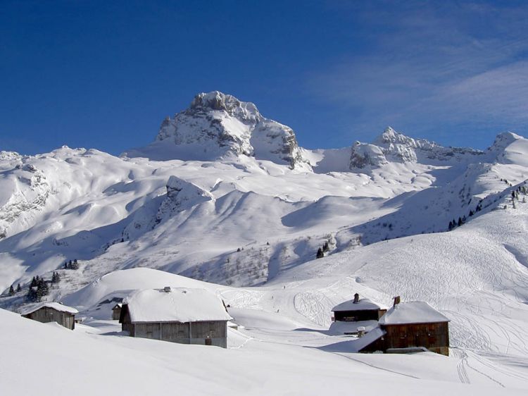 Fonds d'cran Nature Montagnes Hameau dans le massif des Aravis