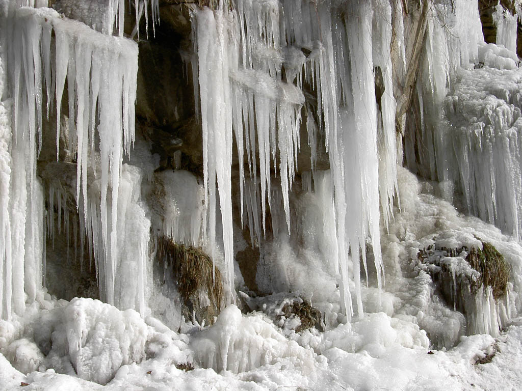 Fonds d'cran Nature Saisons - Hiver Stalactites de glace