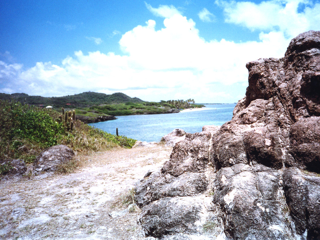 Fonds d'cran Nature Mers - Ocans - Plages Entre Deux Rocher