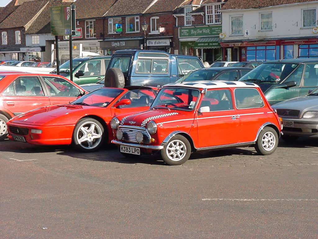 Fonds d'cran Voitures Ferrari Ma Voiture et une Mini a cot lol