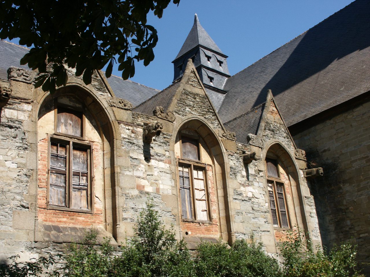 Fonds d'cran Voyages : Europe France > Bretagne Eglise en ruine a Rennes