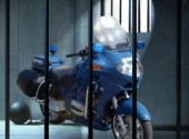 Fonds d'cran Motos Le Gendarme en prison