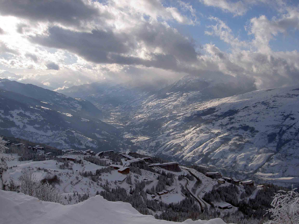 Fonds d'cran Nature Montagnes Valle sous la neige