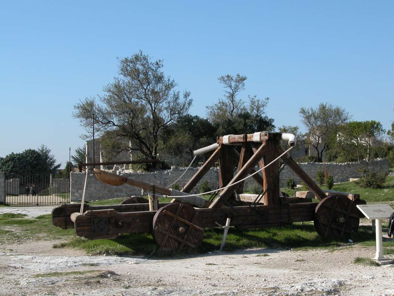 Fonds d'cran Objets Armes catapulte