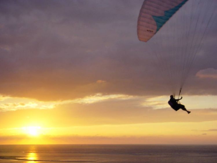 Fonds d'cran Nature Couchers et levers de Soleil Parapente  la dune du pyla