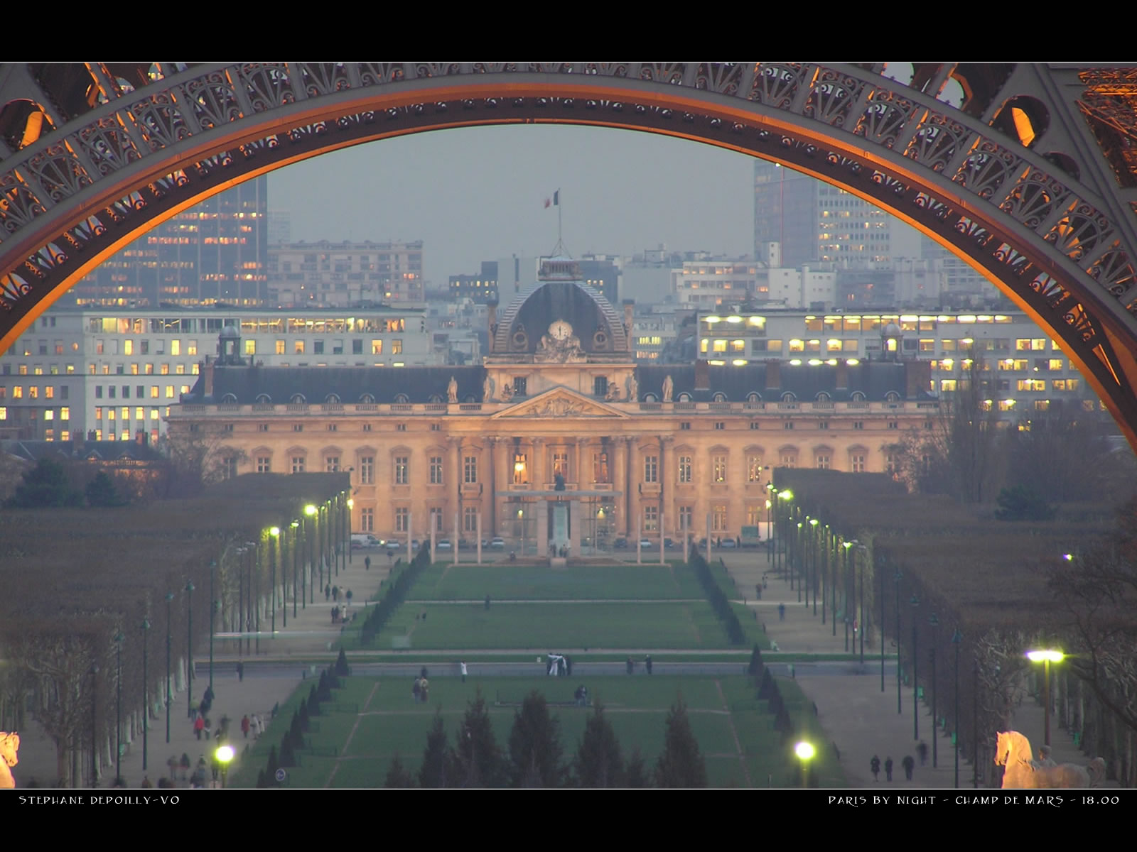 Fonds d'cran Voyages : Europe France > Ile-de-France > Paris Le Champ de Mars