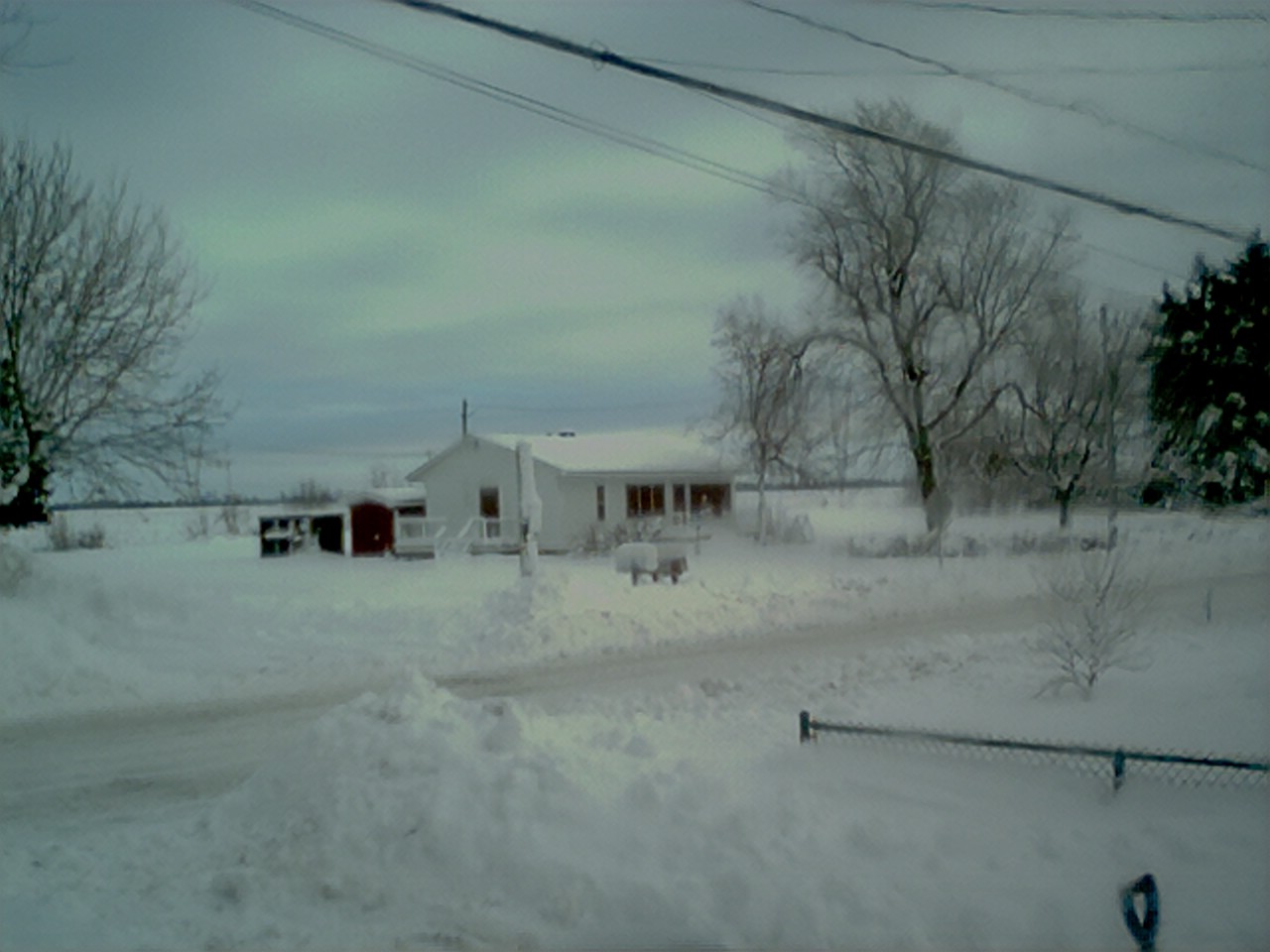 Fonds d'cran Nature Campagne maison sous la neige