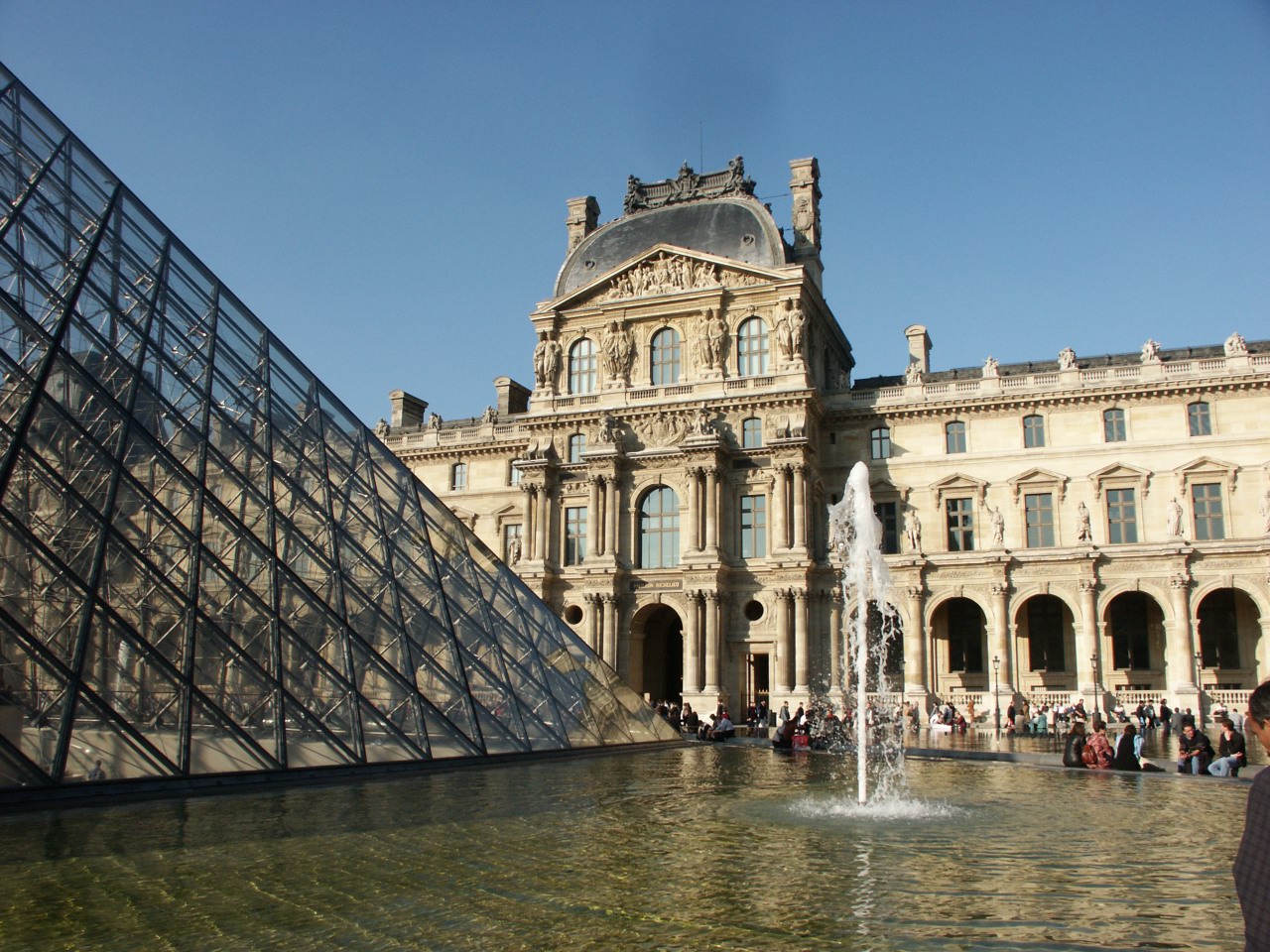 Fonds d'cran Voyages : Europe France > Ile-de-France > Paris Pyramide du louvre