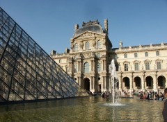 Fonds d'cran Voyages : Europe Pyramide du louvre