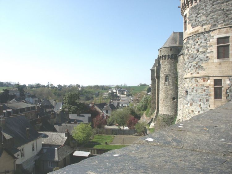 Fonds d'cran Voyages : Europe France > Bretagne vue du Chateau de Vitr