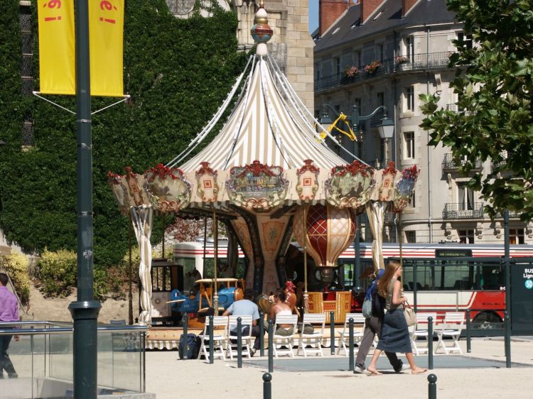 Fonds d'cran Voyages : Europe France > Bretagne Manege a Rennes