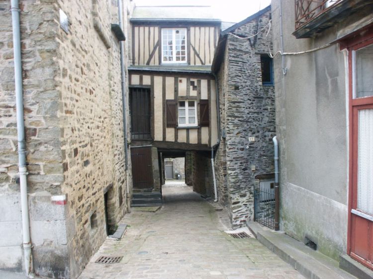 Fonds d'cran Voyages : Europe France > Bretagne Ruelle Vitr