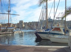 Fonds d'cran Voyages : Europe Vieux port et Notre Dame de la Garde