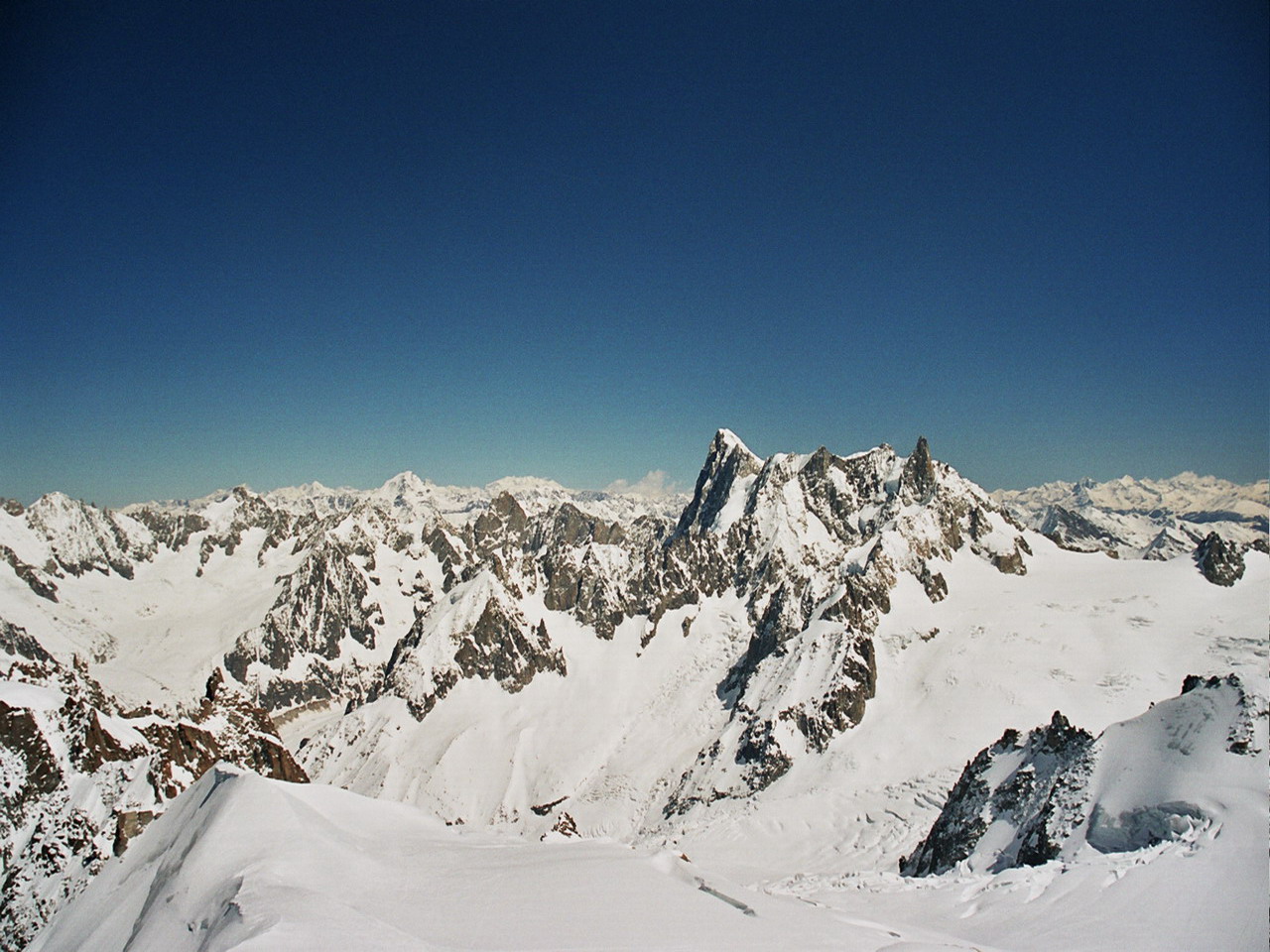 Fonds d'cran Nature Montagnes Le Glacier du Geant (Vue depuis l'Aiguille du Mid