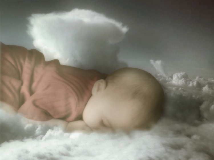 Wallpapers People - Events Babies - Kids comme sur un nuage