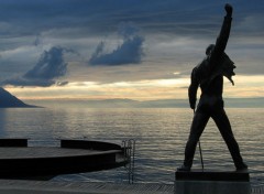 Wallpapers Music Freddie Mercury's statue