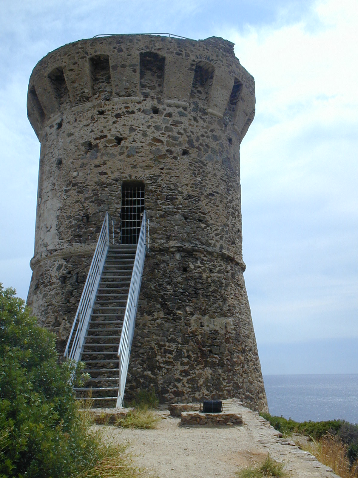 Fonds d'cran Voyages : Europe France > Corse Tour Gnoise de Sainte Lucie de Porto Vecchio