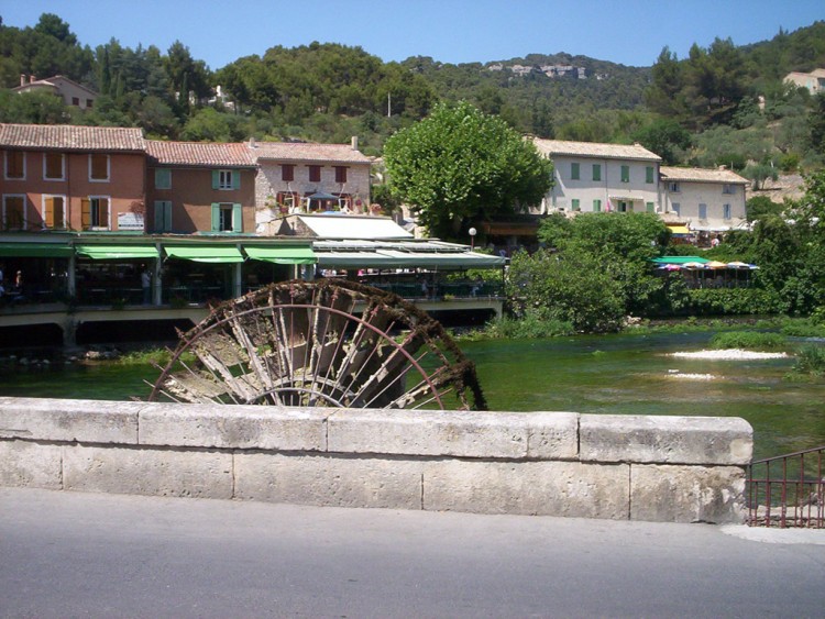 Fonds d'cran Nature Fleuves - Rivires - Torrents fontaine de vaucluse (84)