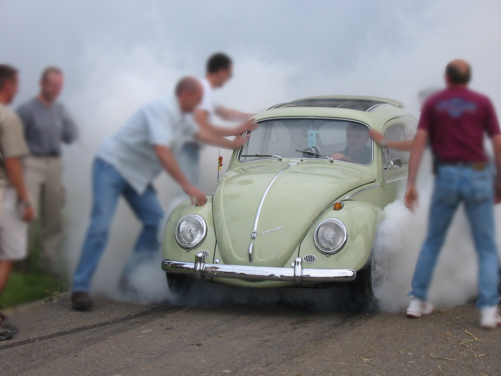 Fonds d'cran Voitures Volkswagen Cox qui fume...