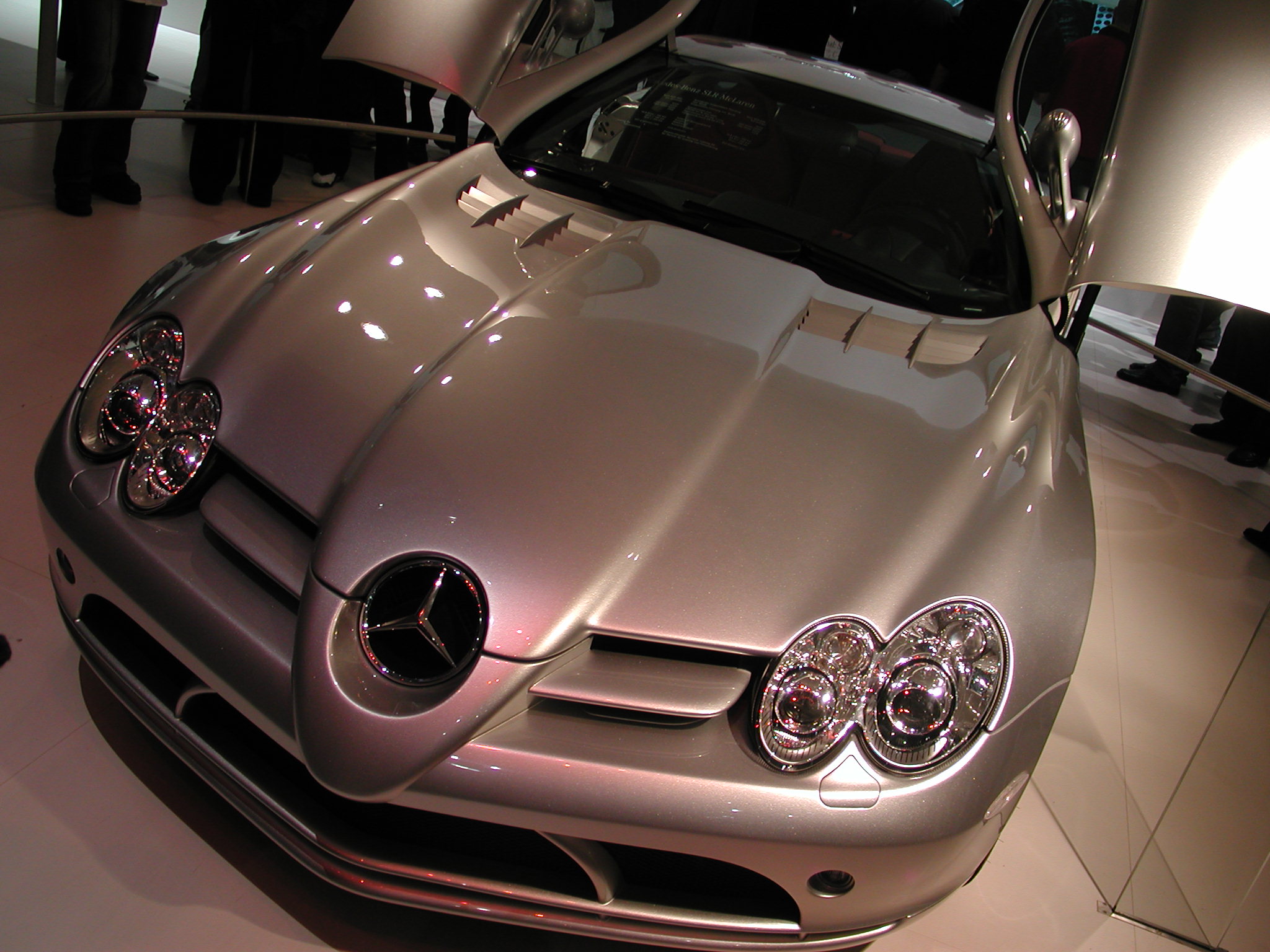 Fonds d'cran Voitures Mercedes Mercedes SLR Geneve 2004