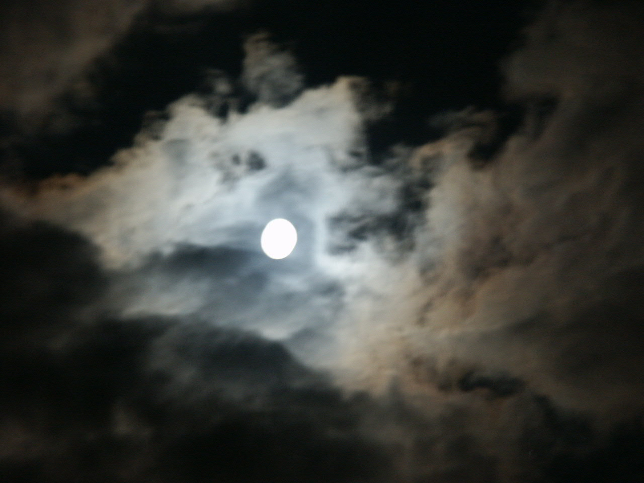 Fonds d'cran Nature Ciel - Nuages Claire de lune