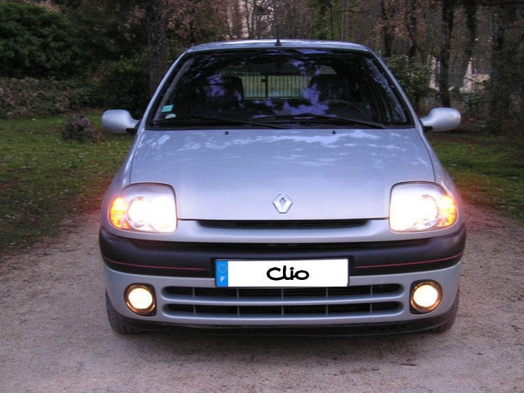 Fonds d'cran Voitures Renault Renault Clio 2.1 MTV (2000)