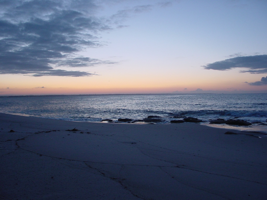 Fonds d'cran Nature Mers - Ocans - Plages le soleil est en retard........