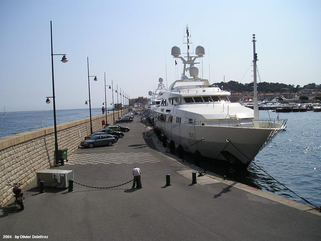 Fonds d'cran Voyages : Europe France > Provence-Alpes-Cte d'Azur St-Tropez vue du phare