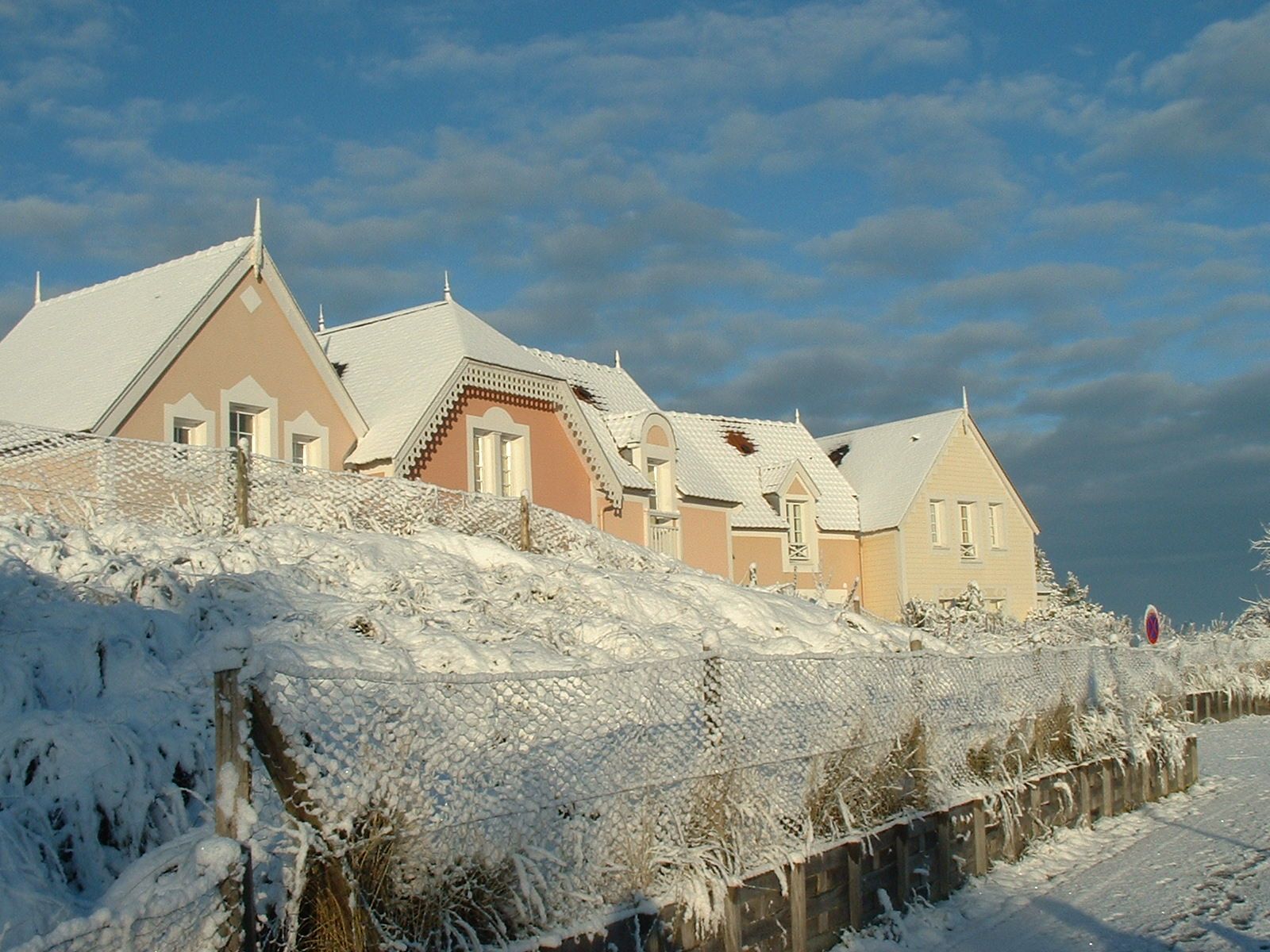 Wallpapers Constructions and architecture Cities - Towns Pierre & Vacances Belle Dune - Nol 2002