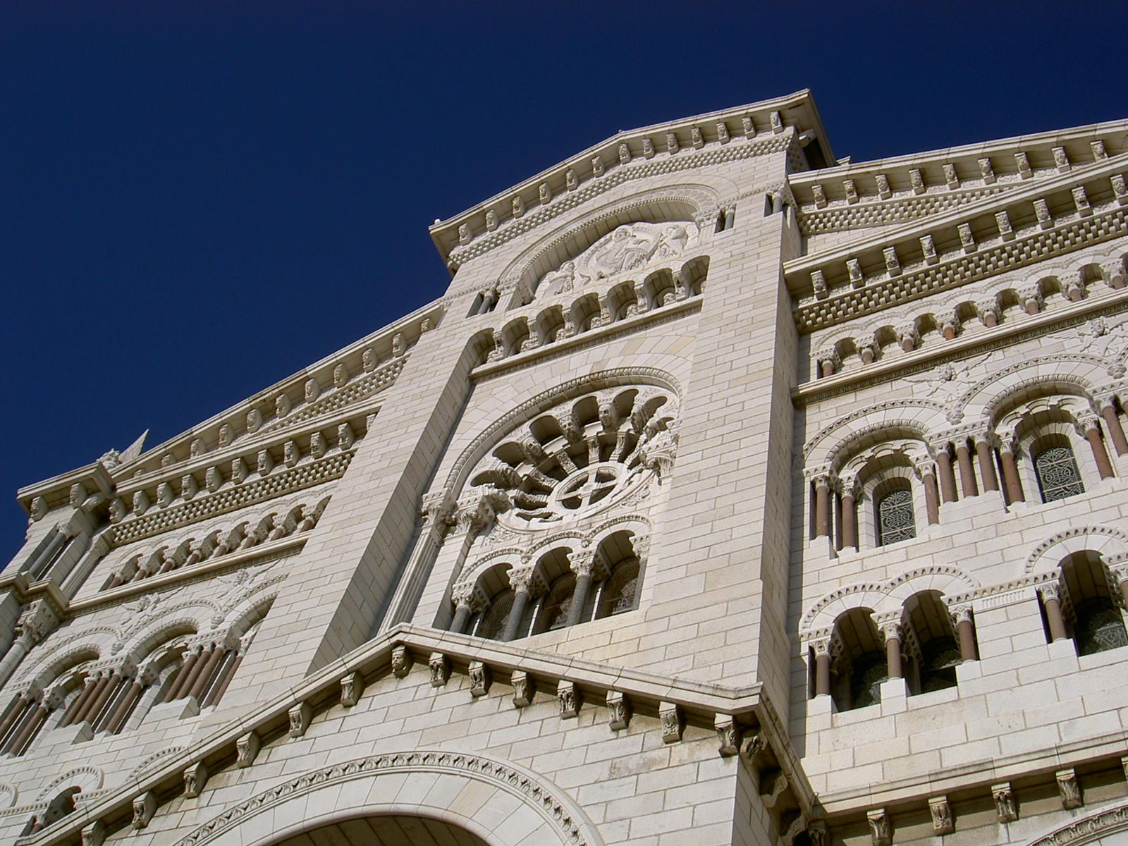 Fonds d'cran Voyages : Europe Monaco Une glise atypique