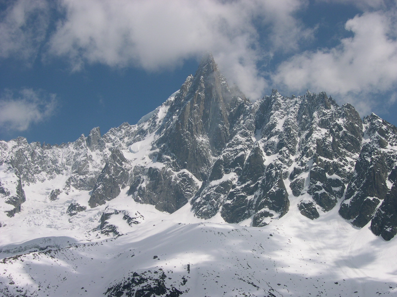 Fonds d'cran Nature Montagnes l'aiguille des drus