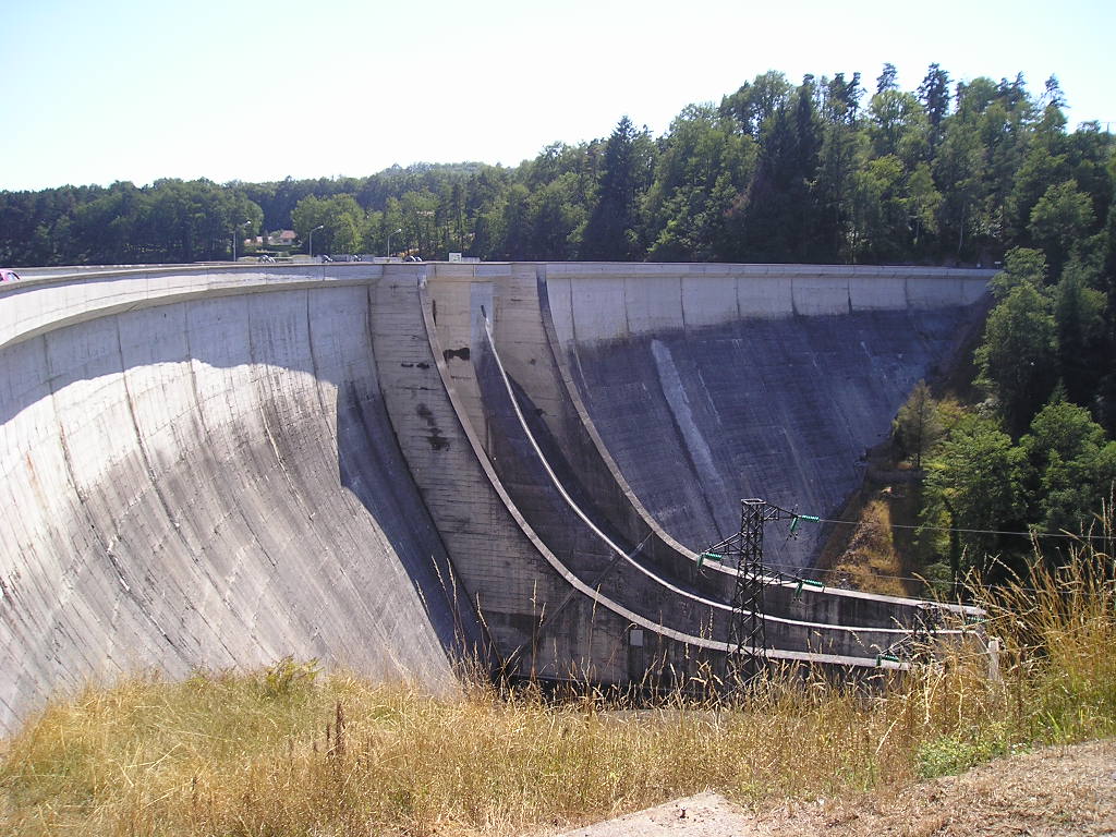 Wallpapers Trips : Europ France > Midi-Pyrnes BARRAGE - SAINT ETIENNE DE CANTALES