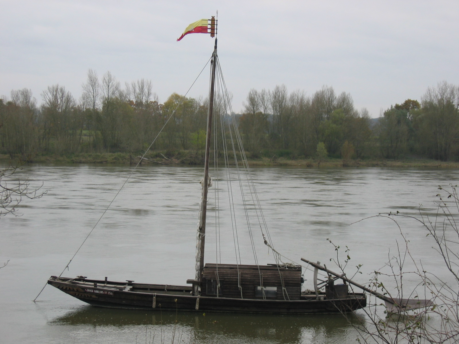 Fonds d'cran Bateaux Voiliers Gabarre naviguant sur la Loire