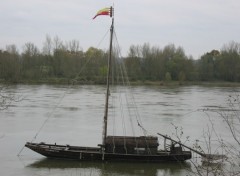 Fonds d'cran Bateaux Gabarre naviguant sur la Loire