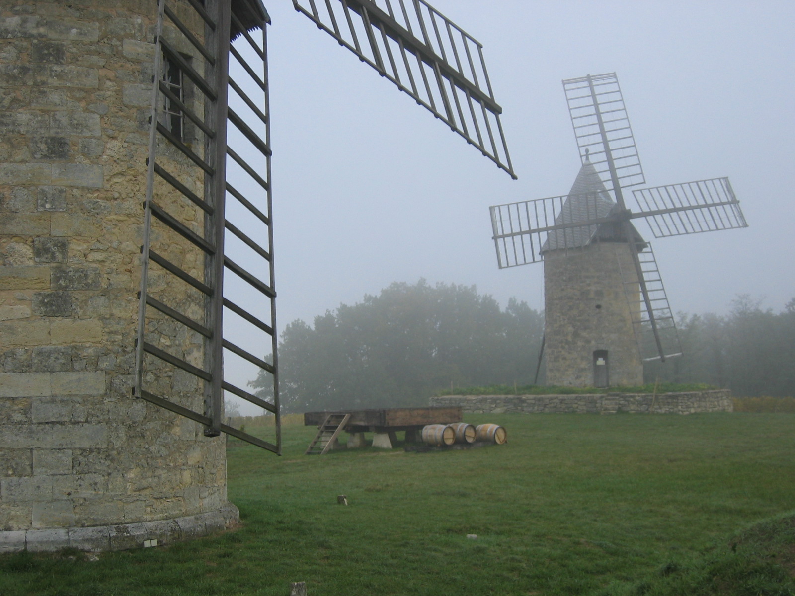 Wallpapers Constructions and architecture Windmills Moulins dans la brume