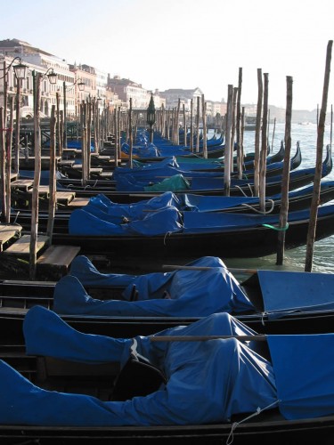 Fonds d'cran Voyages : Europe Italie Venise- aligne de gondoles