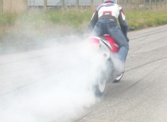 Fonds d'cran Motos burn honda cbr