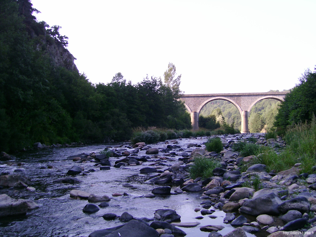 Fonds d'cran Constructions et architecture Ponts - Aqueducs Le pont de Chadron (43)