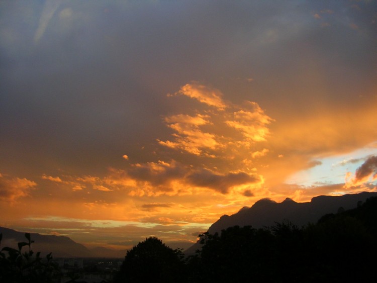 Fonds d'cran Nature Couchers et levers de Soleil albertville aprs un autre coucher de soleil