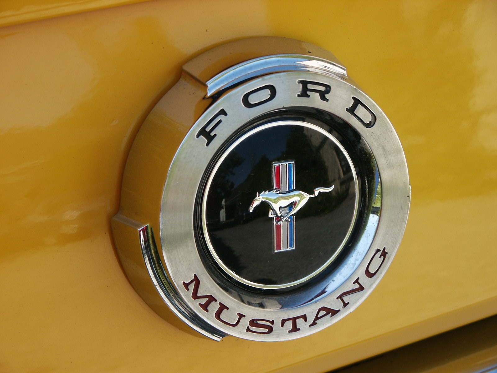 Fonds d'cran Voitures Ford Logo Mustang