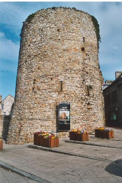 Fonds d'cran Constructions et architecture Chteaux - Palais Domfront(Orne)