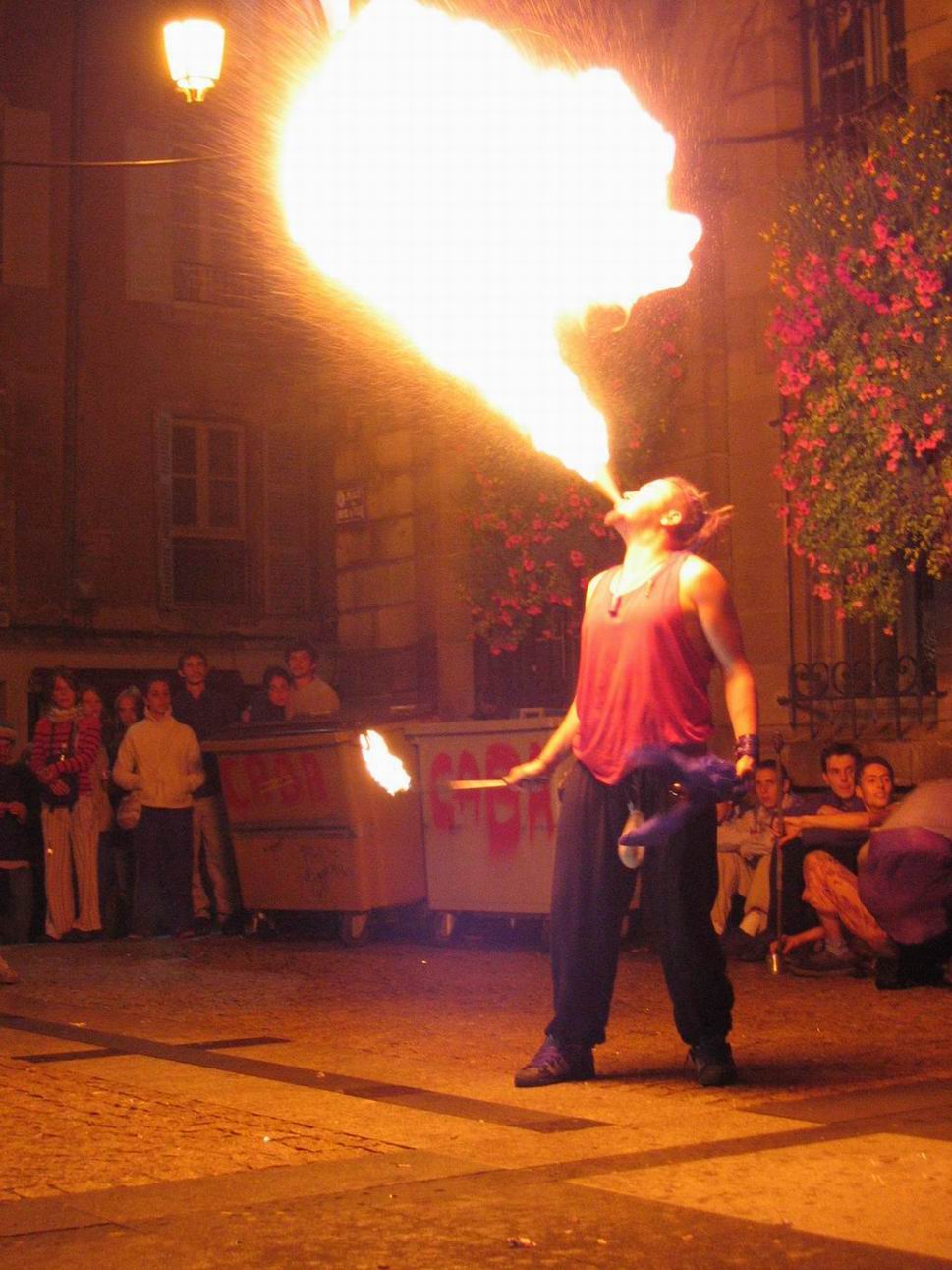 Fonds d'cran Hommes - Evnements Scnes de vie festival de rue aurillac 2004