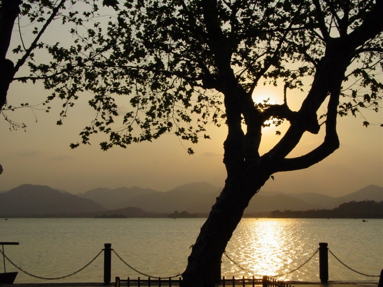 Fonds d'cran Nature Couchers et levers de Soleil Lac de l'ouest  Hanzghou