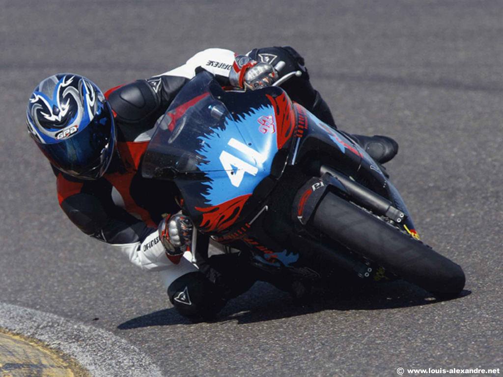 Fonds d'cran Motos Yamaha Yamaha R6 2004 de course ;)