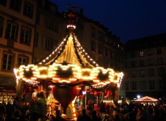 Wallpapers Trips : Europ Un mange au march de noel a strasbourg