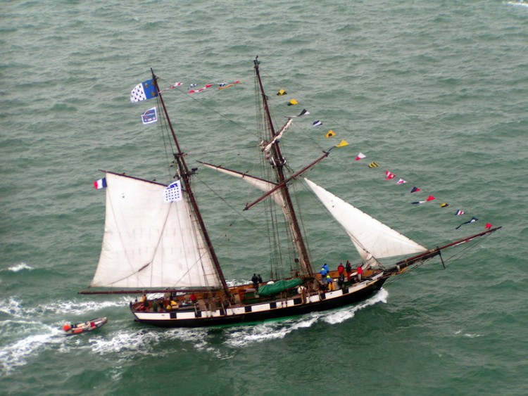 Fonds d'cran Bateaux Voiliers Dpart du vende globe - vieux grment