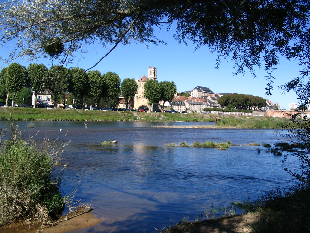 Fonds d'cran Voyages : Europe France > Bourgogne nevers bord de loire