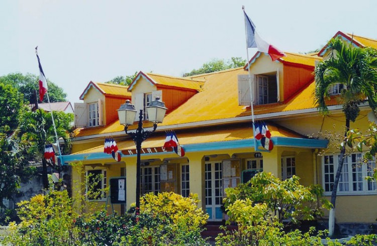 Fonds d'cran Voyages : Amrique du nord La Guadeloupe La mairie de l'le des Saintes - Guadeloupe